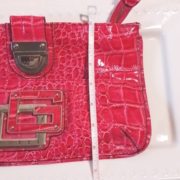 Awsome Vintage Hot Pink Guess Clutch/Wristlet 🌺 - Picture 9 of 9